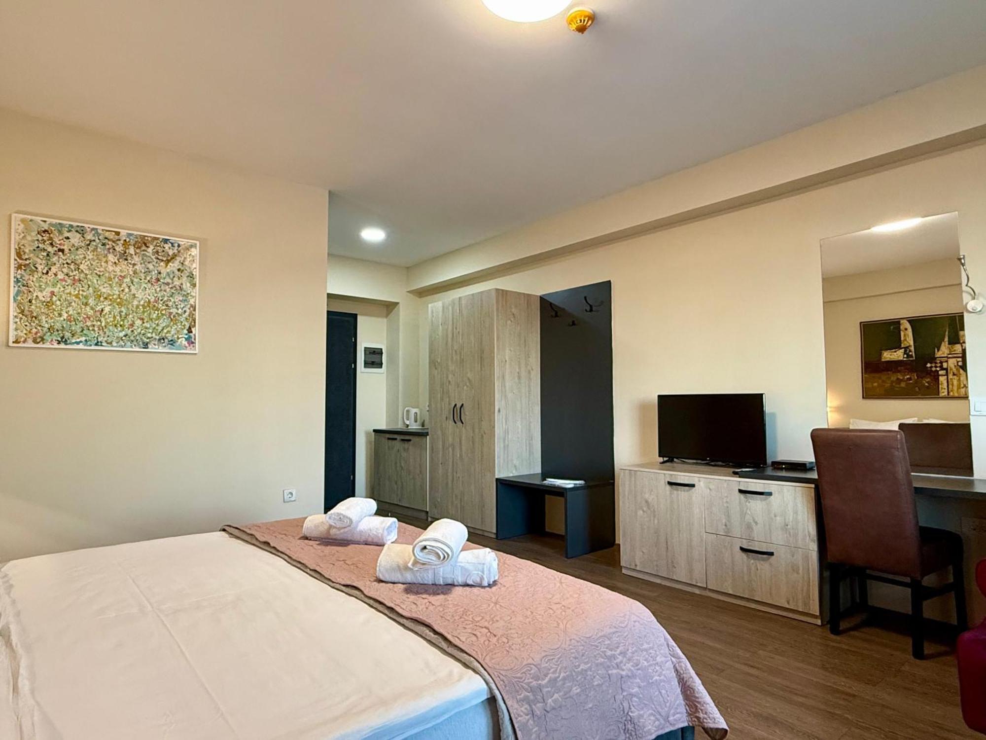 Villa Eleni Apartments Скопье Экстерьер фото